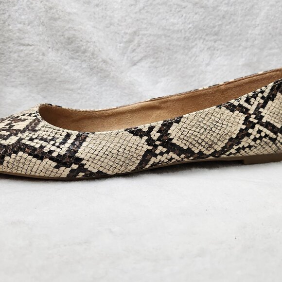 *New low price*! Snakeskin Flats w/ rounded toes - Picture 4 of 9